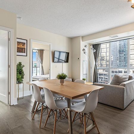 3 Bedroom Beside Cn Tower With Parking Downtown Toronto Esterno foto