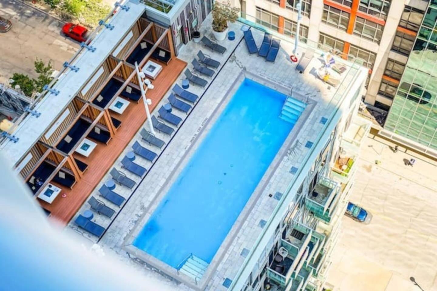 3 Bedroom Beside Cn Tower With Parking Downtown Toronto Esterno foto